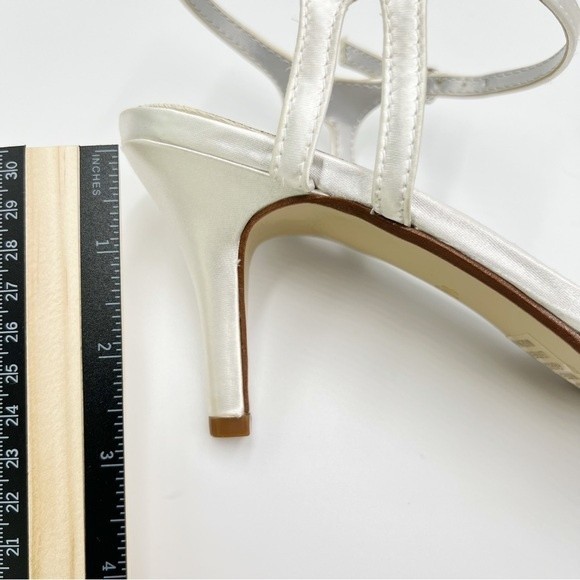 9.5W 9.5 WIDE Dyeables Women's Ariana White Satin Rhinestone Jeweled Heels Pumps - Picture 14 of 15